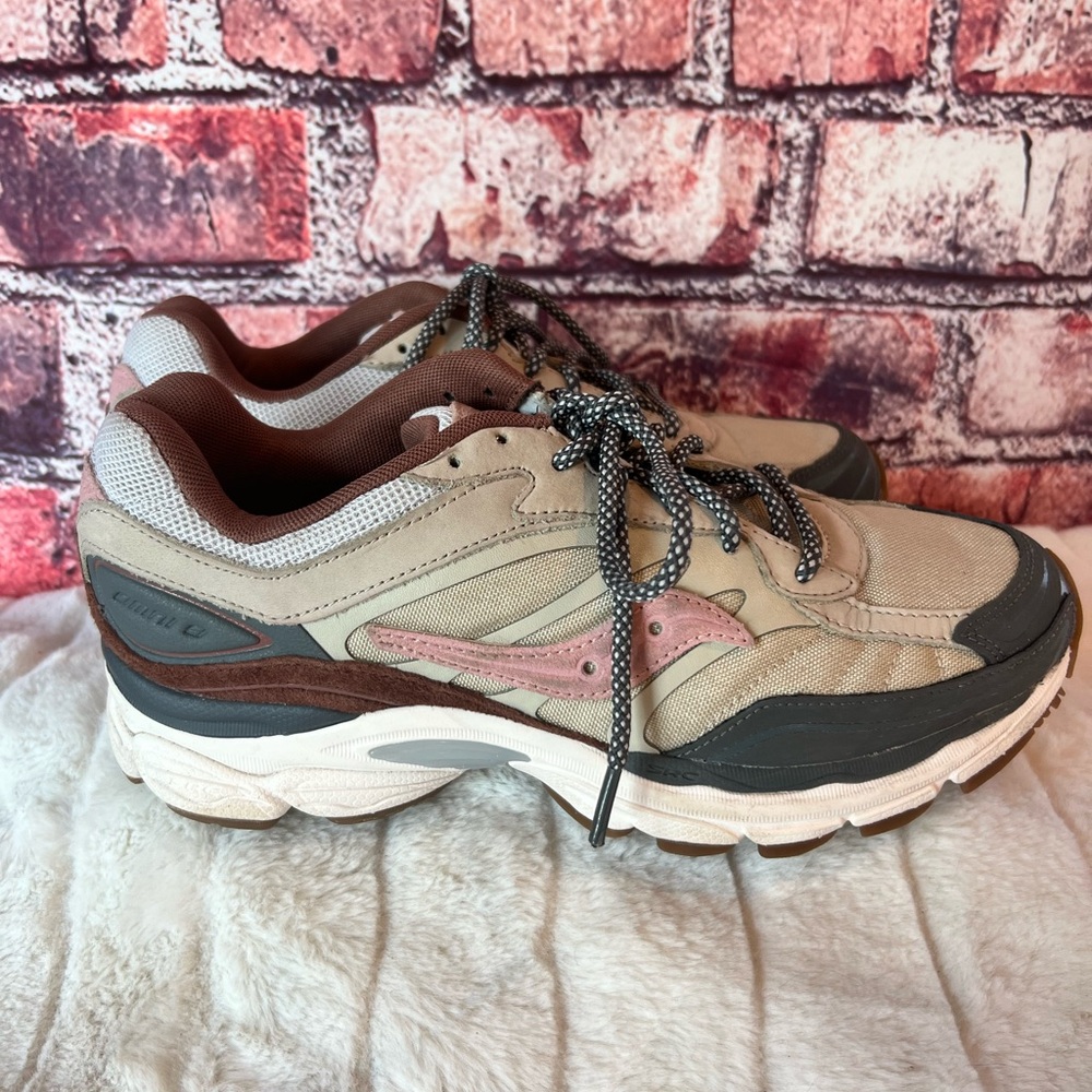 Saucony ProGrid Omni 9 Athletic Shoe
